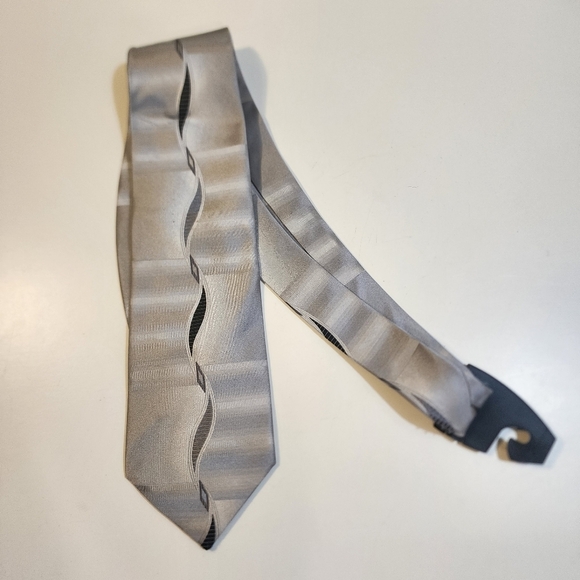 Pierre Cardin gray silk tie new - Picture 2 of 6